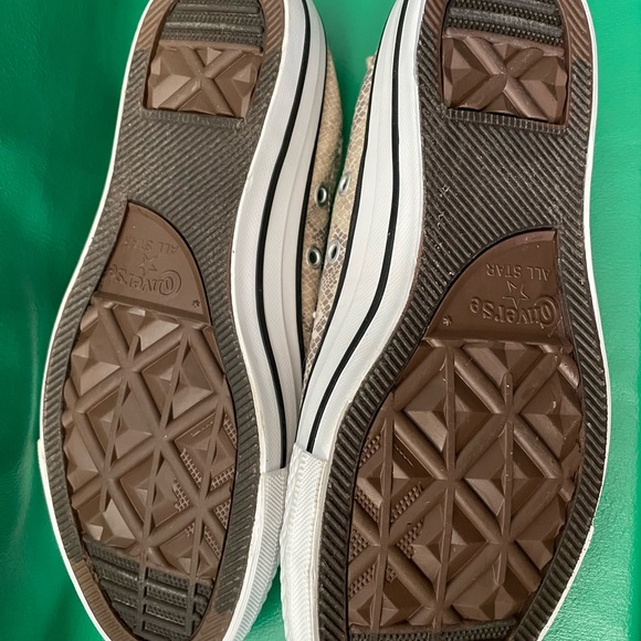 Memory foam “snakeskin” color converse - Picture 6 of 7